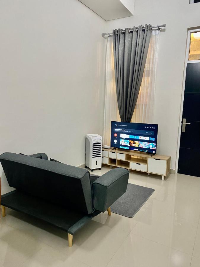 Villa Ku Villa Mu Semarang Exteriör bild