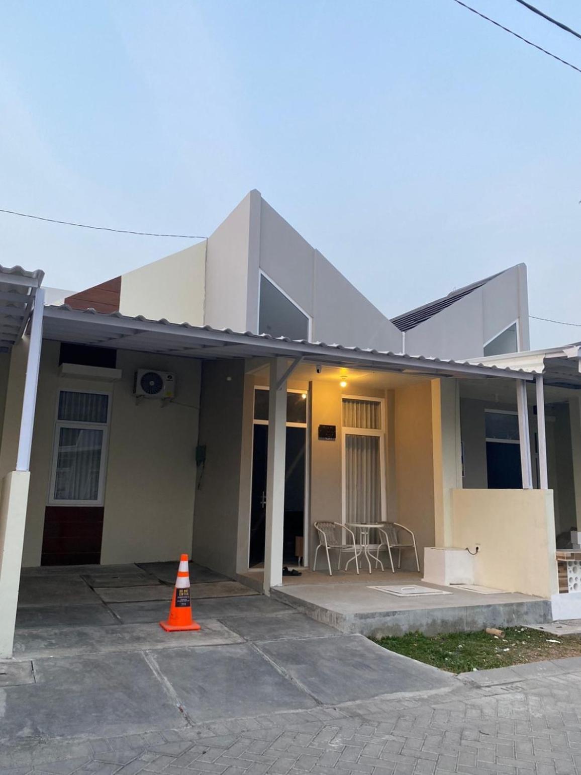 Villa Ku Villa Mu Semarang Exteriör bild