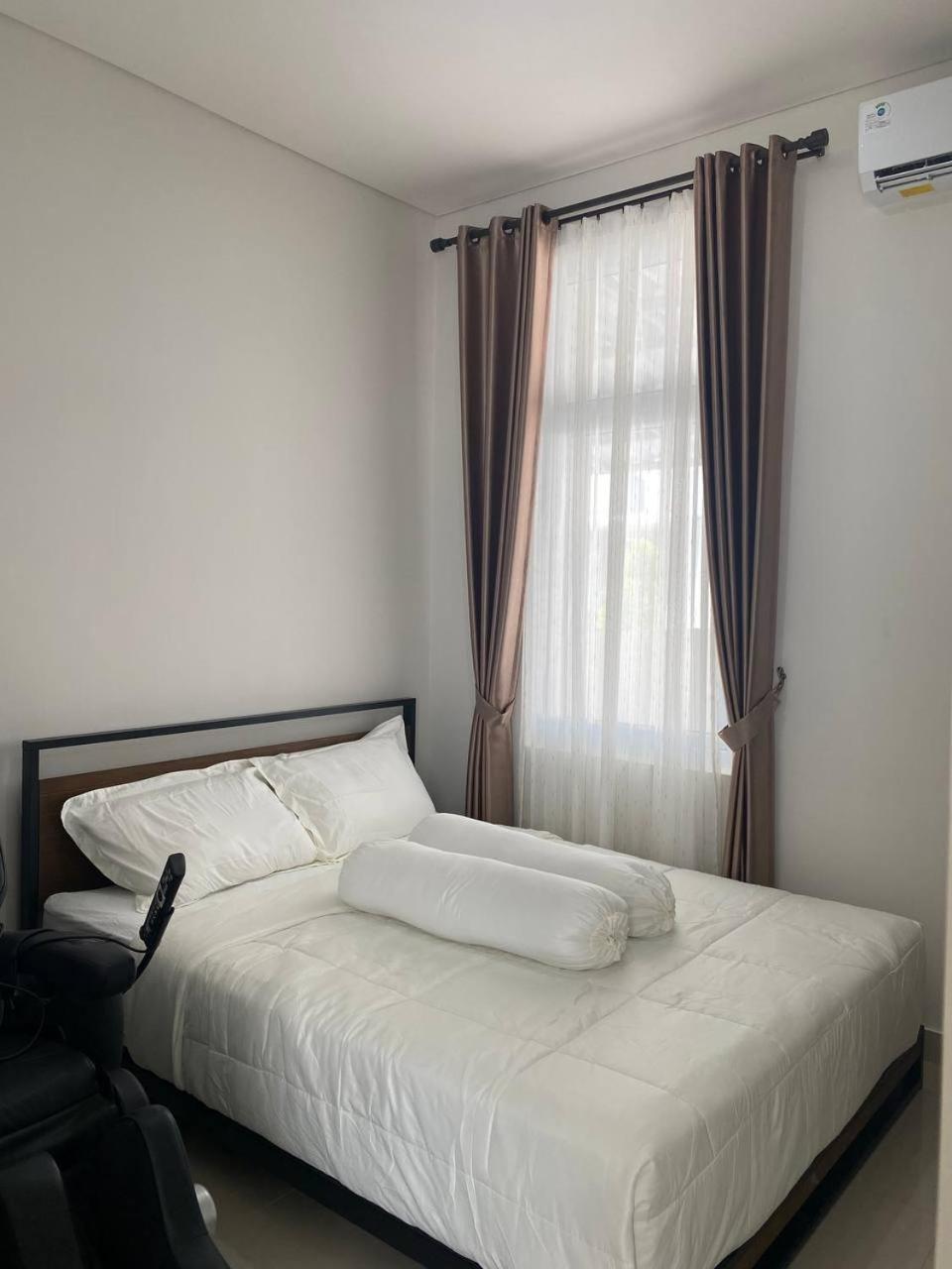 Villa Ku Villa Mu Semarang Exteriör bild