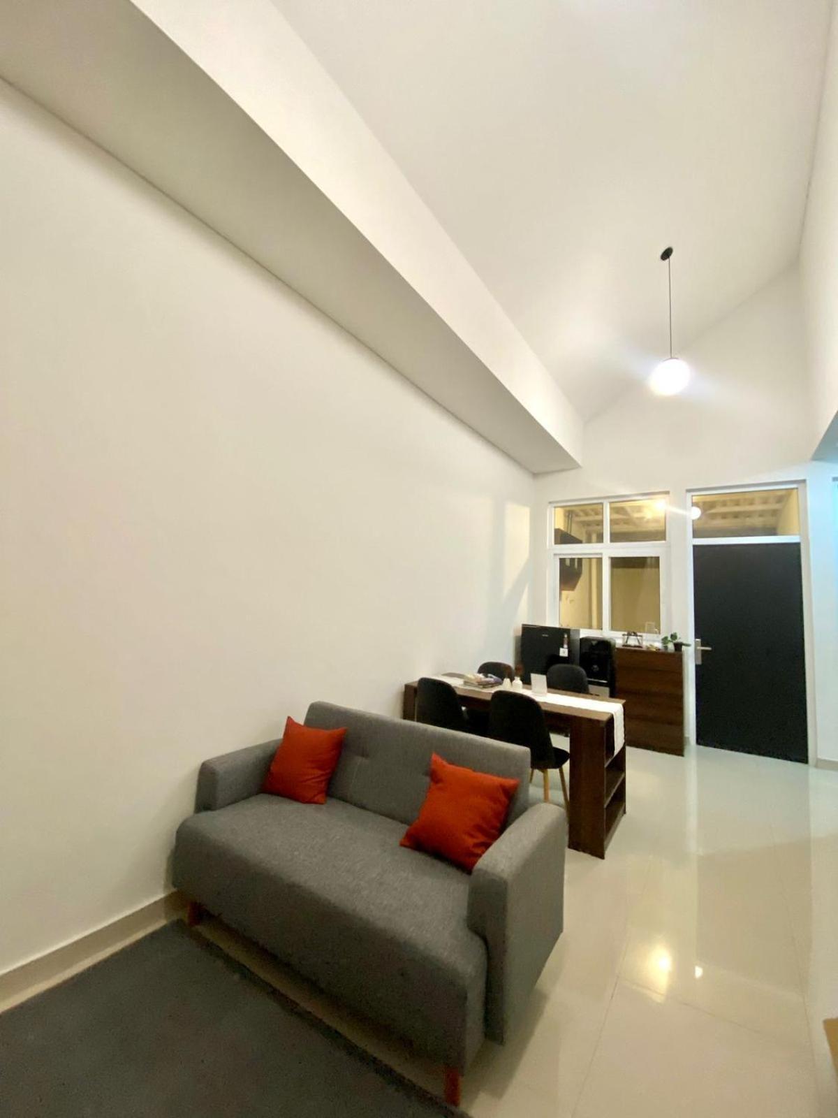 Villa Ku Villa Mu Semarang Exteriör bild